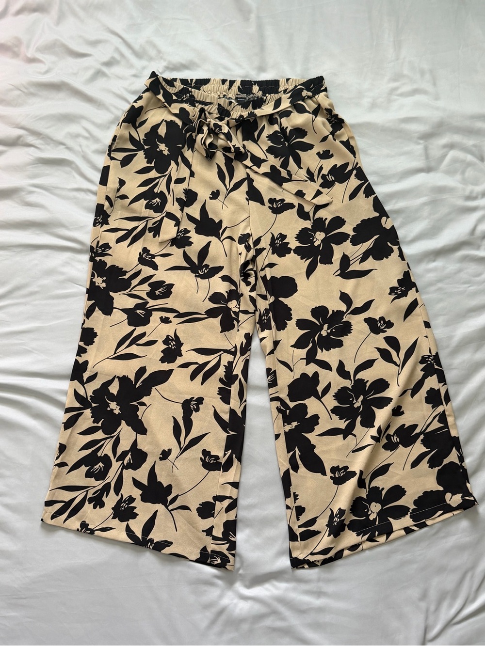 BloomChic Black Tan Floral Wide Leg Pants Plus Size 18-20